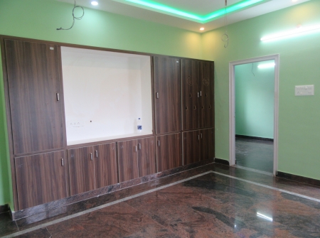 2) Li Id : 166 - Wood Work in Hall.JPG